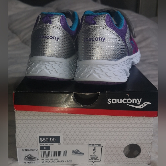Saucony running shoes - Picture 5 of 9